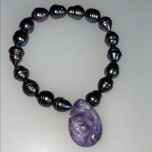 Elegant Black Freshwater Pearls Stretch Bracelet.